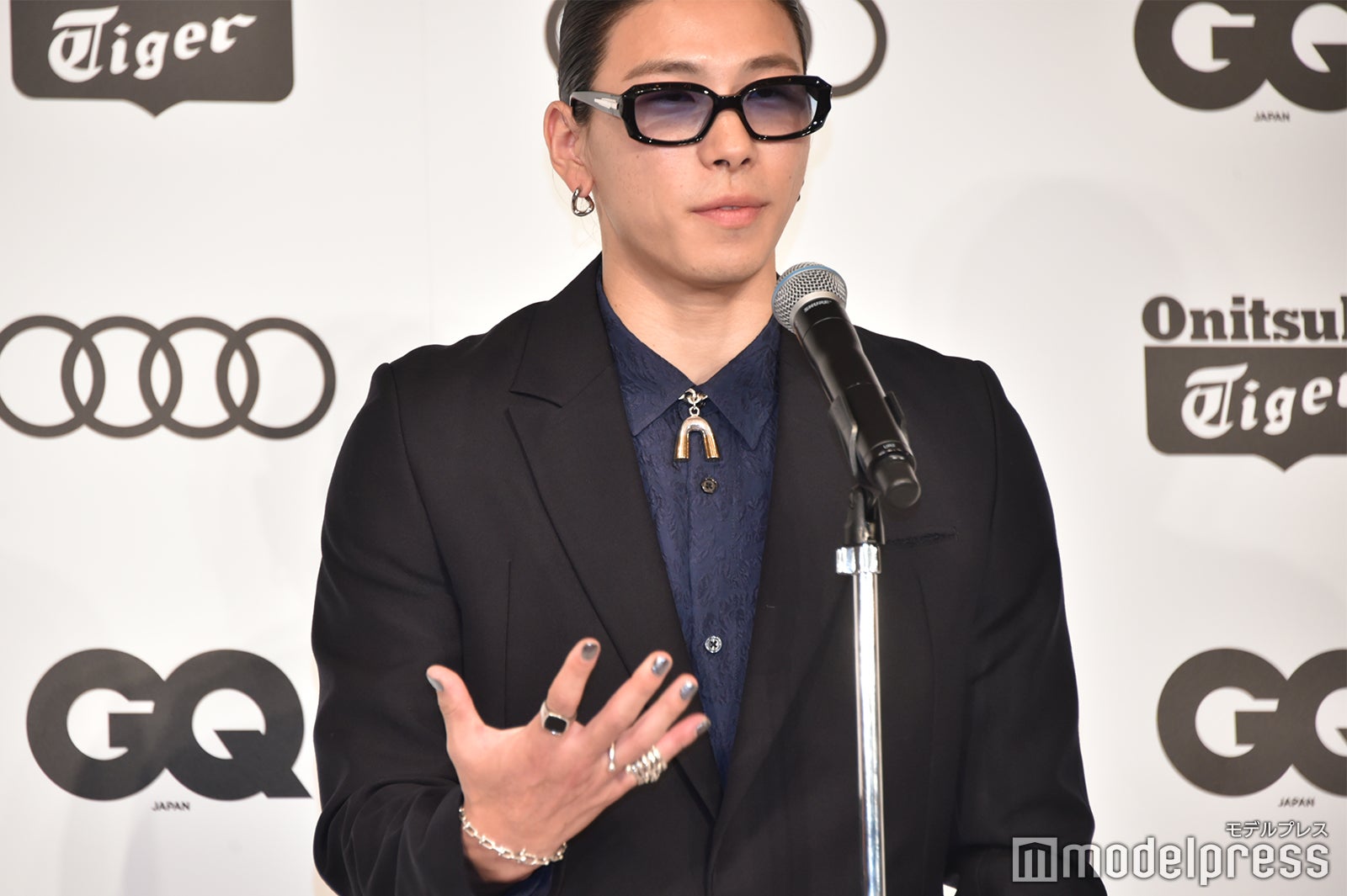 義足の“銀”と合わせたシルバーネイル川原渓青（C）モデルプレス