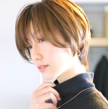 顔タイプ エレガント さんに似合う髪型は 曲線を意識したスタイルがおすすめ モデルプレス 顔タイプ エレガント さんに似合う髪型は 曲線を意識したスタイルがおすすめ モデルプレス