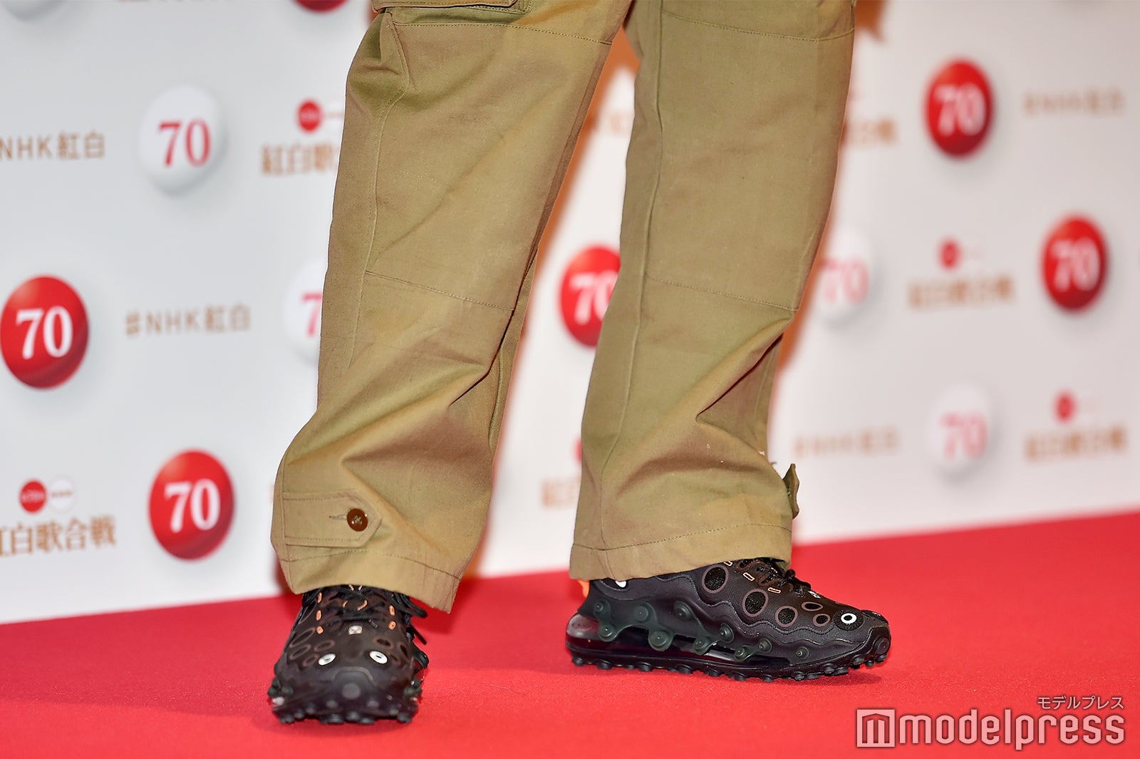 菅田将暉の足元（C）モデルプレス
