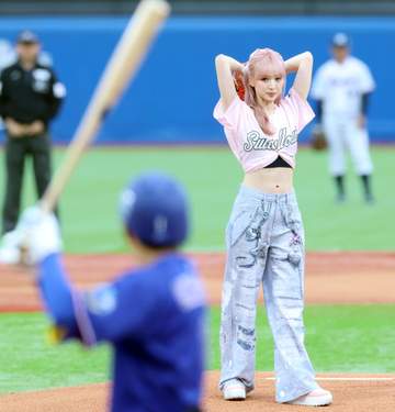 マジで本格派左腕！美しいワインドアップでファンの注目集めたアイドル 打者を見つめる視線が“本物”「フォーム美しかった」「体幹の強さが」「本格的」