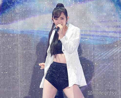 鈴木愛理、SEXY衣装で美声響くパフォーマンス アーティスト&モデルの“二刀流”でガルアワ出演<GirlsAward 2018 A/W>