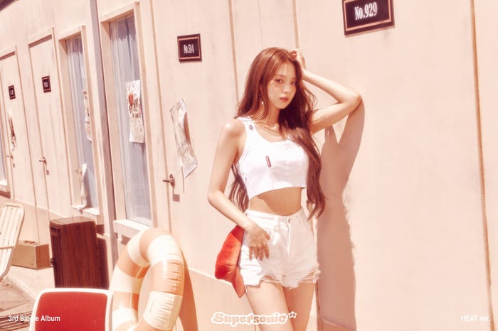 イ・ナギョン(P)&(C)PLEDIS Entertainment