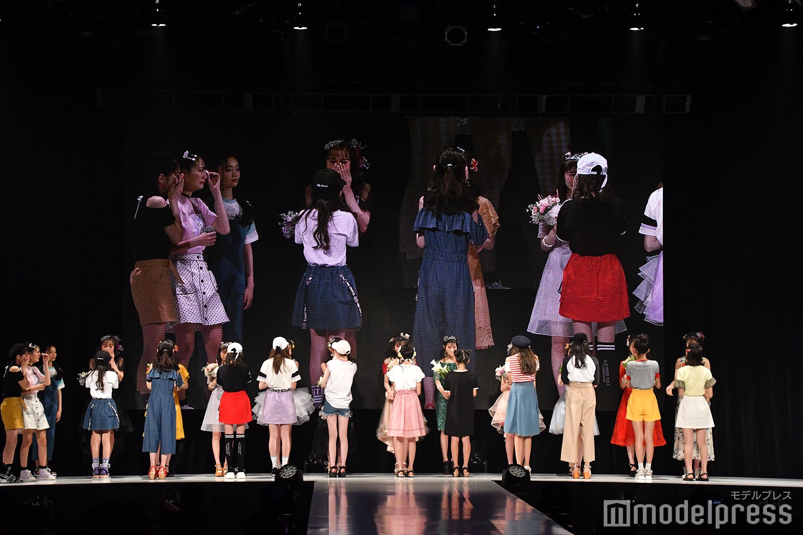 （左から）阿部ここは、小林咲葵、山田楓、琴楓、藤村木音、林芽亜里、田中杏奈、中村紗亜也、聡美、向田桃椛、山内寧々 （C）モデルプレス