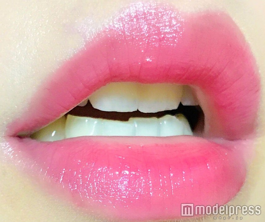 【イヴ・サンローラン】「ルージュヴォリュプテシャイン“4 ルージュバレー”」／写真・MAI（C）モデルプレス