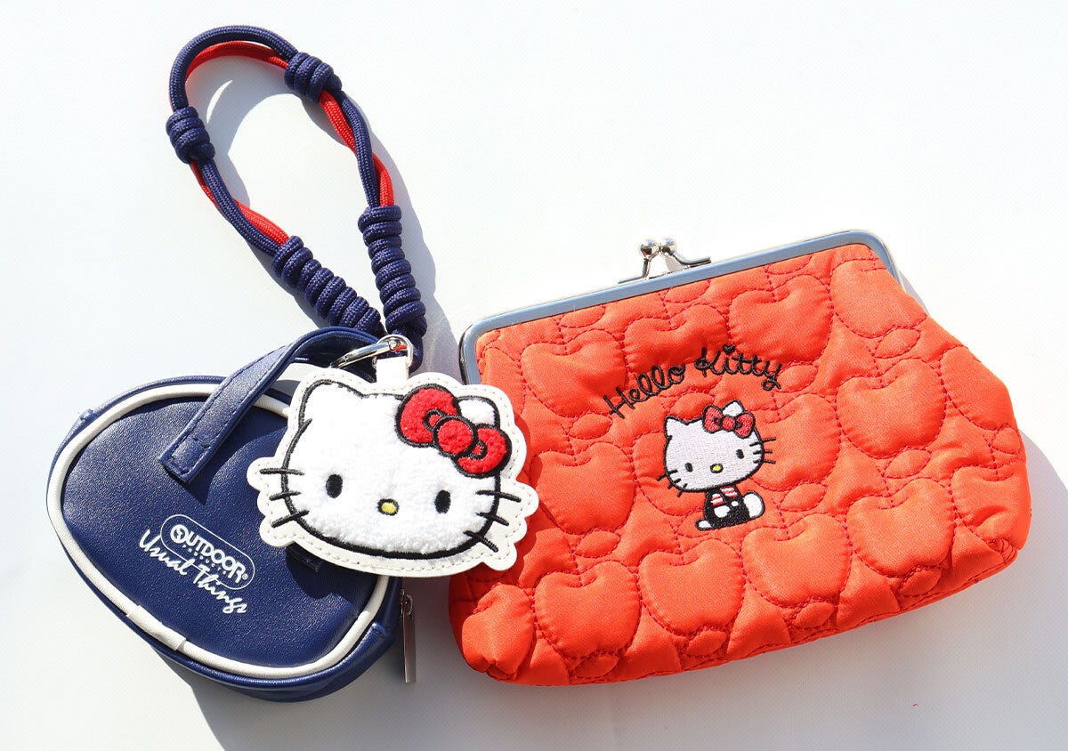 宝島社雑誌付録リンネル3月号のハローキティの顔形＆バッグ形ポーチなチャームセットと刺しゅう入りがま口ポーチ1