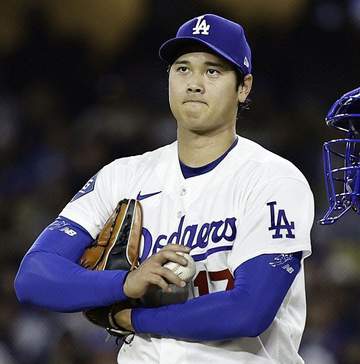 大谷翔平がまさかのボーク判定 走者一塁でワインドアップに→二塁送球でボーク判定 ピンチ脱出で走者・アラエズ＆大谷も苦笑い 四回に圧巻3連続K