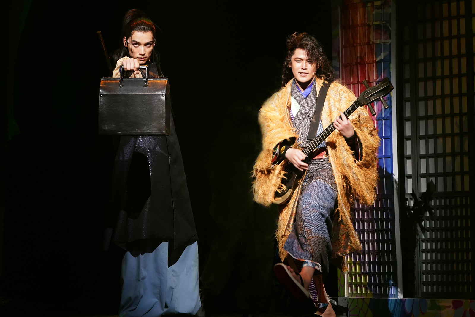 福士蒼汰、宮野真守／いのうえ歌舞伎『神州無頼街』より（撮影：田中亜紀）