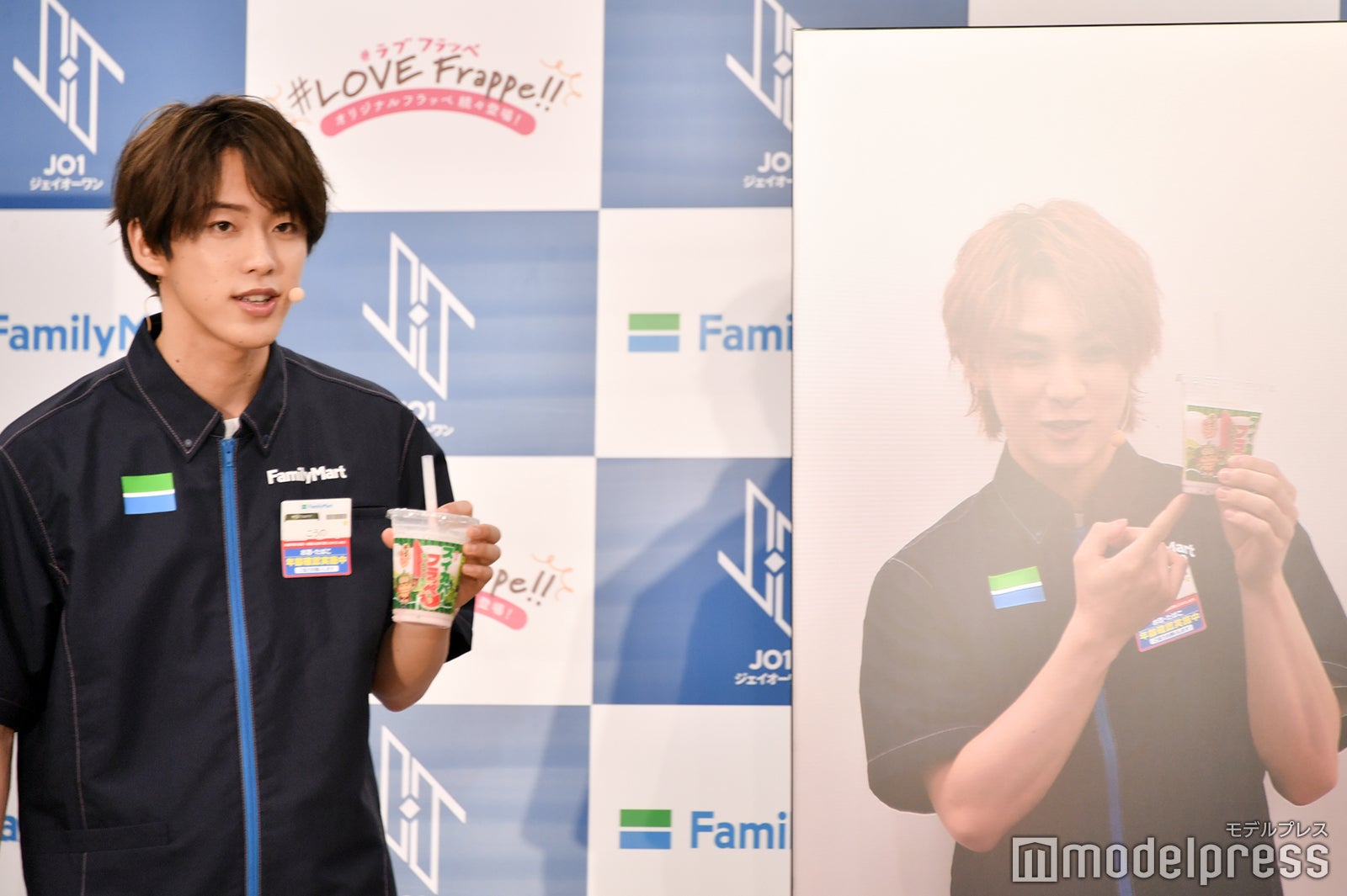 一緒に食レポする河野純喜と川西拓実（C）モデルプレス