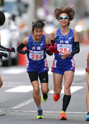 【都道府県女子駅伝】兵庫が7大会ぶりVならず 壮絶9区デッドヒートもラスト1キロで力尽きる 最後は自力で立てず