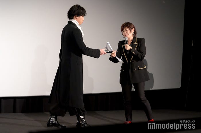 神対応を見せた宮舘涼太(C)モデルプレス