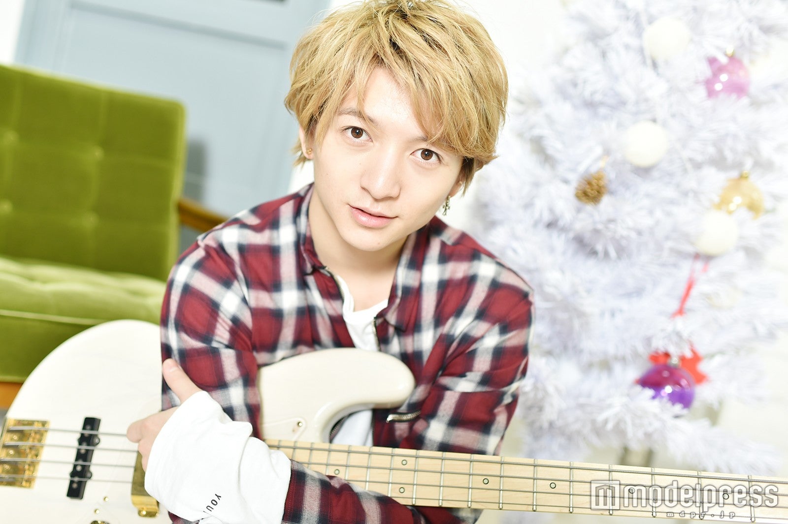 RYUJI／シャツ、カットソ（上）、カットソー（下）、パンツ／全てリュシュオル ジャンピエール （C）モデルプレス