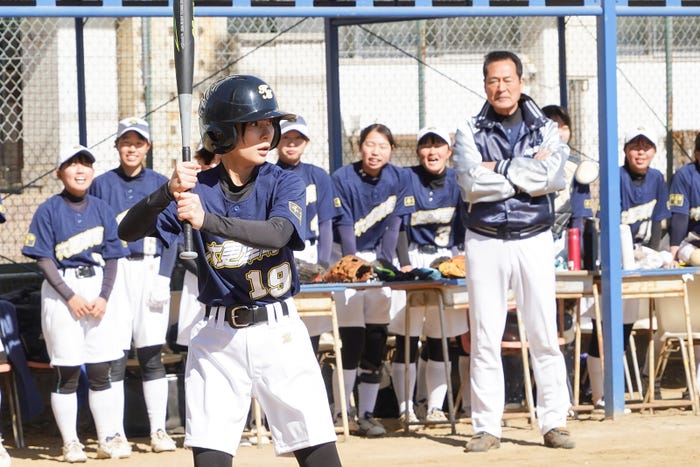 芳根京子ら(C)日本テレビ