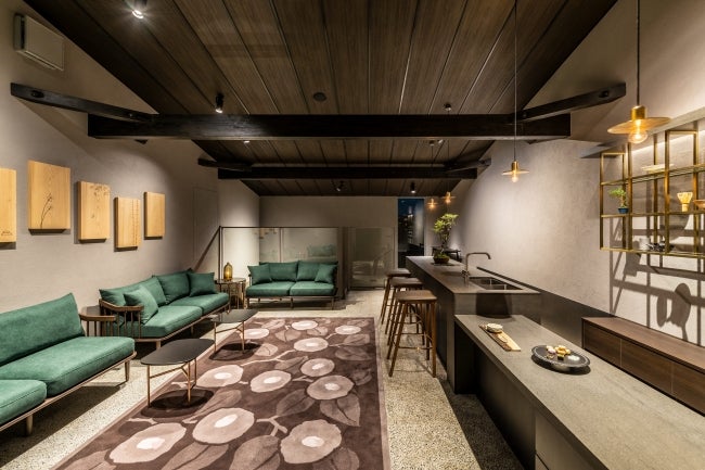 宇治茶やアルコール類などが楽しめる2階レセプションラウンジ／画像提供：Kiraku