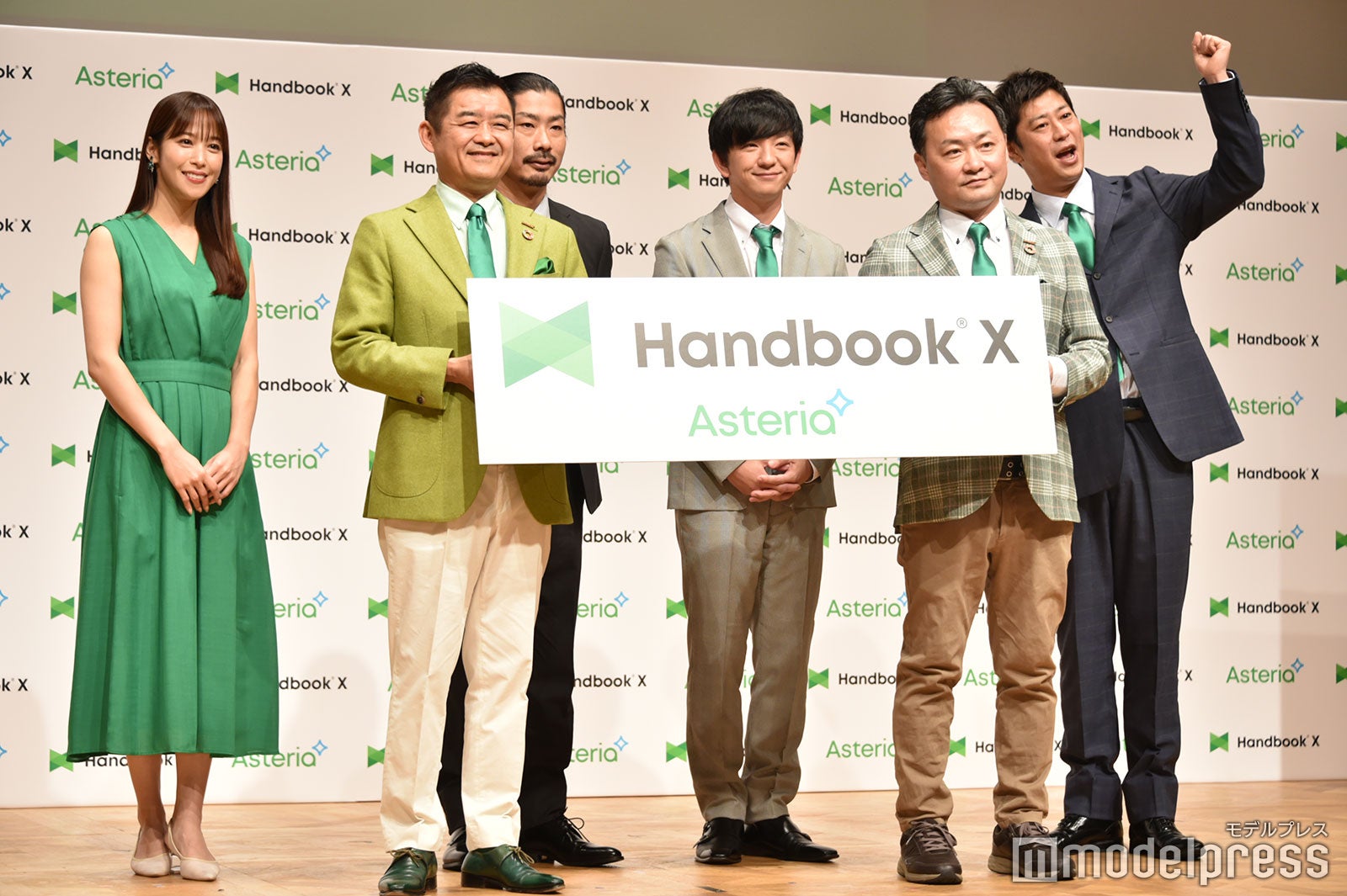 鷲見玲奈、アステリア代表取締役社長・平野洋一郎氏、菅良太郎、向井慧、アステリアマーケティング本部副部長・東出武也氏、尾形貴弘（C）モデルプレス