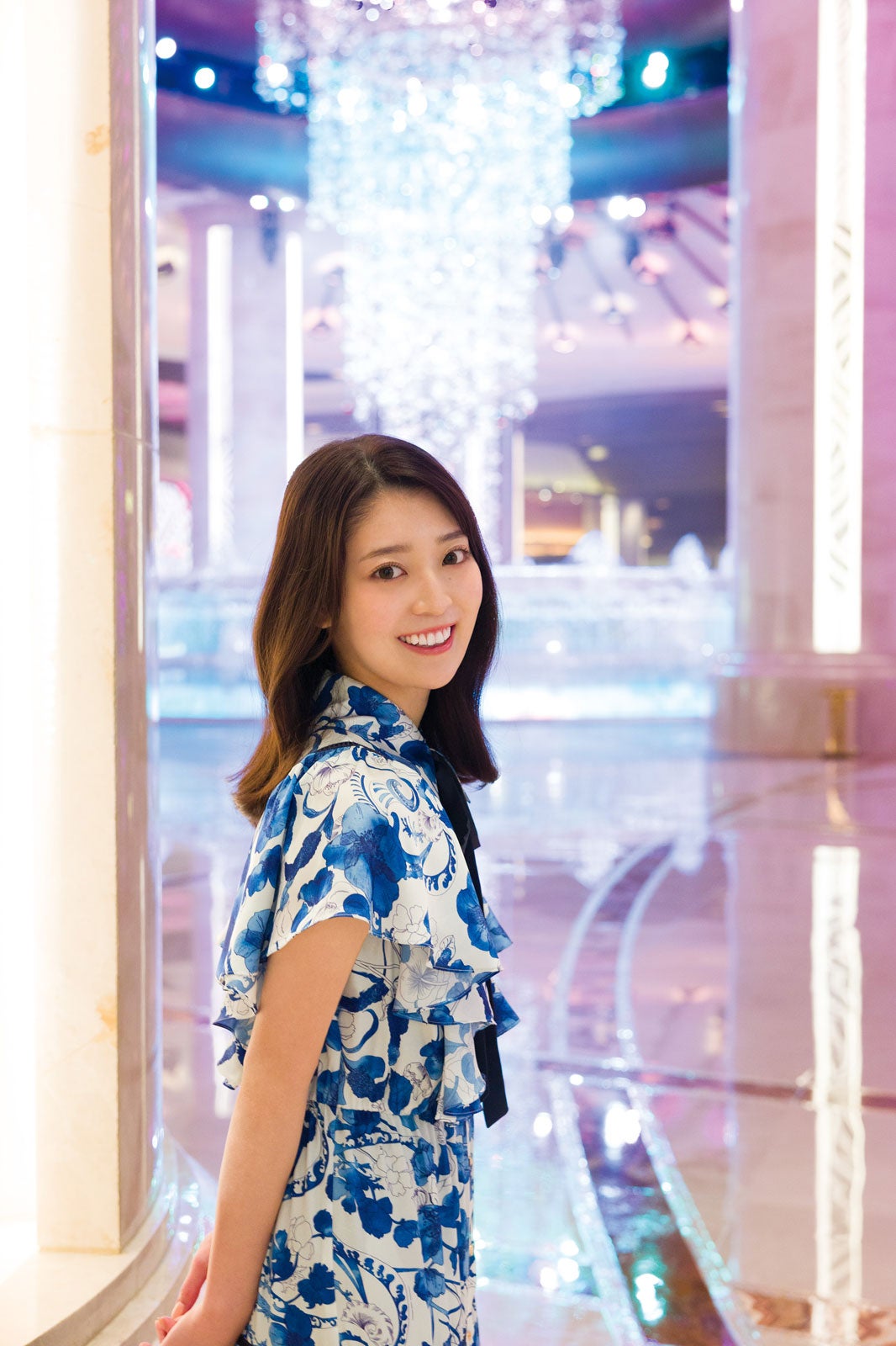 乃木坂46 阪口珠美1st写真集「青いバラ」楽天ブックス版裏表紙：撮影／Takeo Dec.（画像提供：幻冬舎）