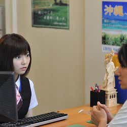 渡辺麻友 笑顔 と にらみ のギャップに注目 モデルプレス