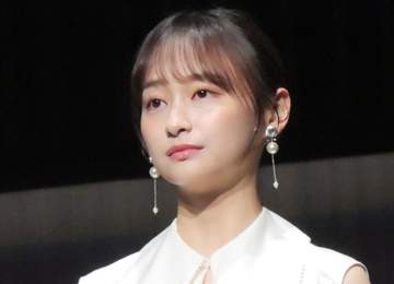 至近距離ぷく顔！影山優佳 ノースリ×スカート白コーデのオフショ公開「活力もらえました」
