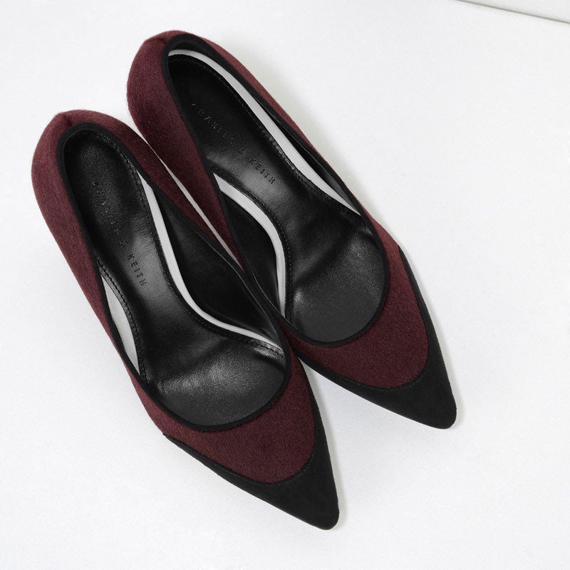 ポニーヘアーミッドヒールパンプス「CHARLES & KEITH」7,452円（税込）／画像提供：CHARLES & KEITH OFFICIAL ONLINE STORE