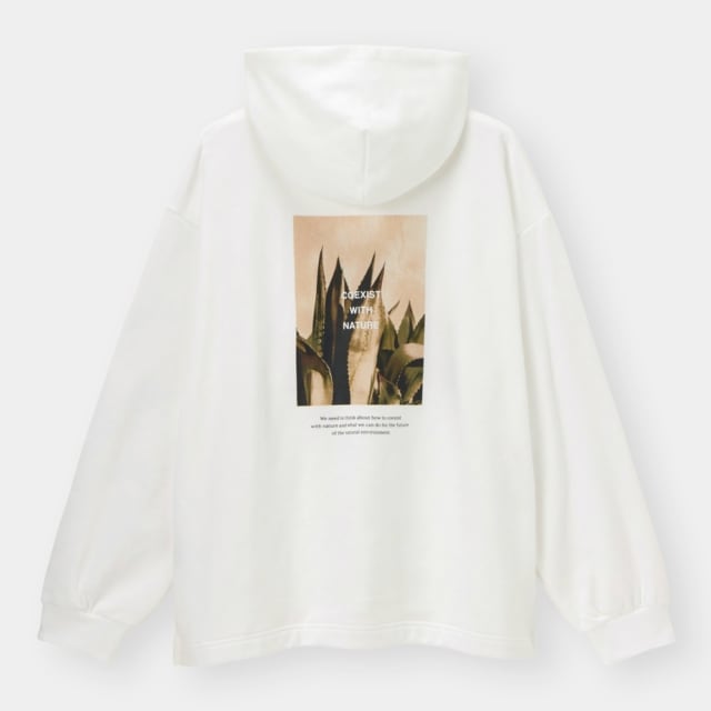 白のバックフォトプリントパーカー