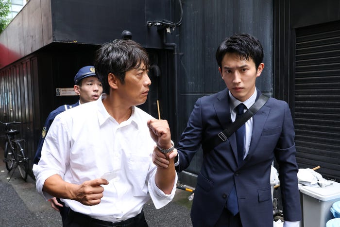 反町隆史、杉野遥亮「オクラ〜迷宮入り事件捜査〜」第1話(C)フジテレビ