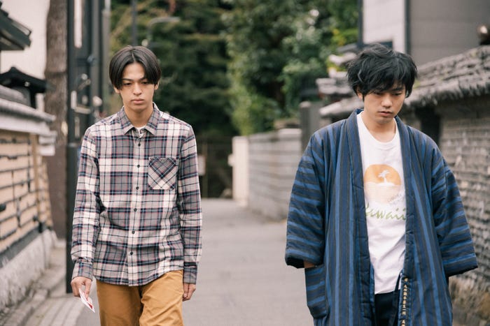 西岡星汰、渡辺佑太朗(C)「うかうかと終焉」製作委員会