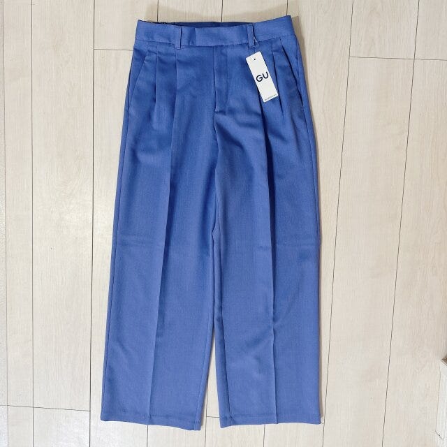 ローウエストバギーパンツ　タック　センタープレス