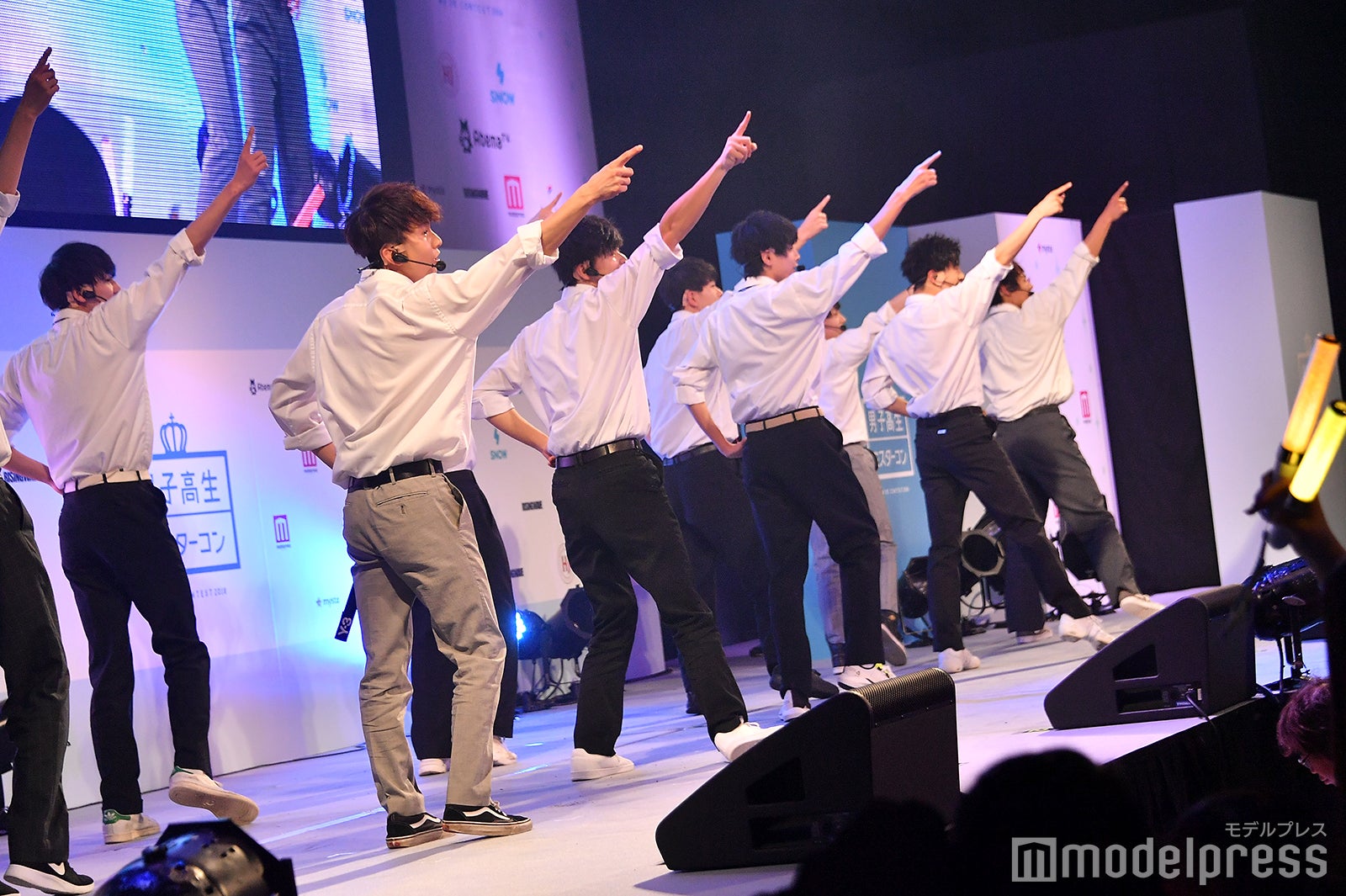 パフォーマンスの様子 （C）モデルプレス