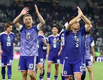 日本代表ロッカー 使用後に置かれた2羽の折り鶴＆感謝のメッセージに「すごく感動した」「折り鶴に泣いた」メキシコ地元紙が紹介