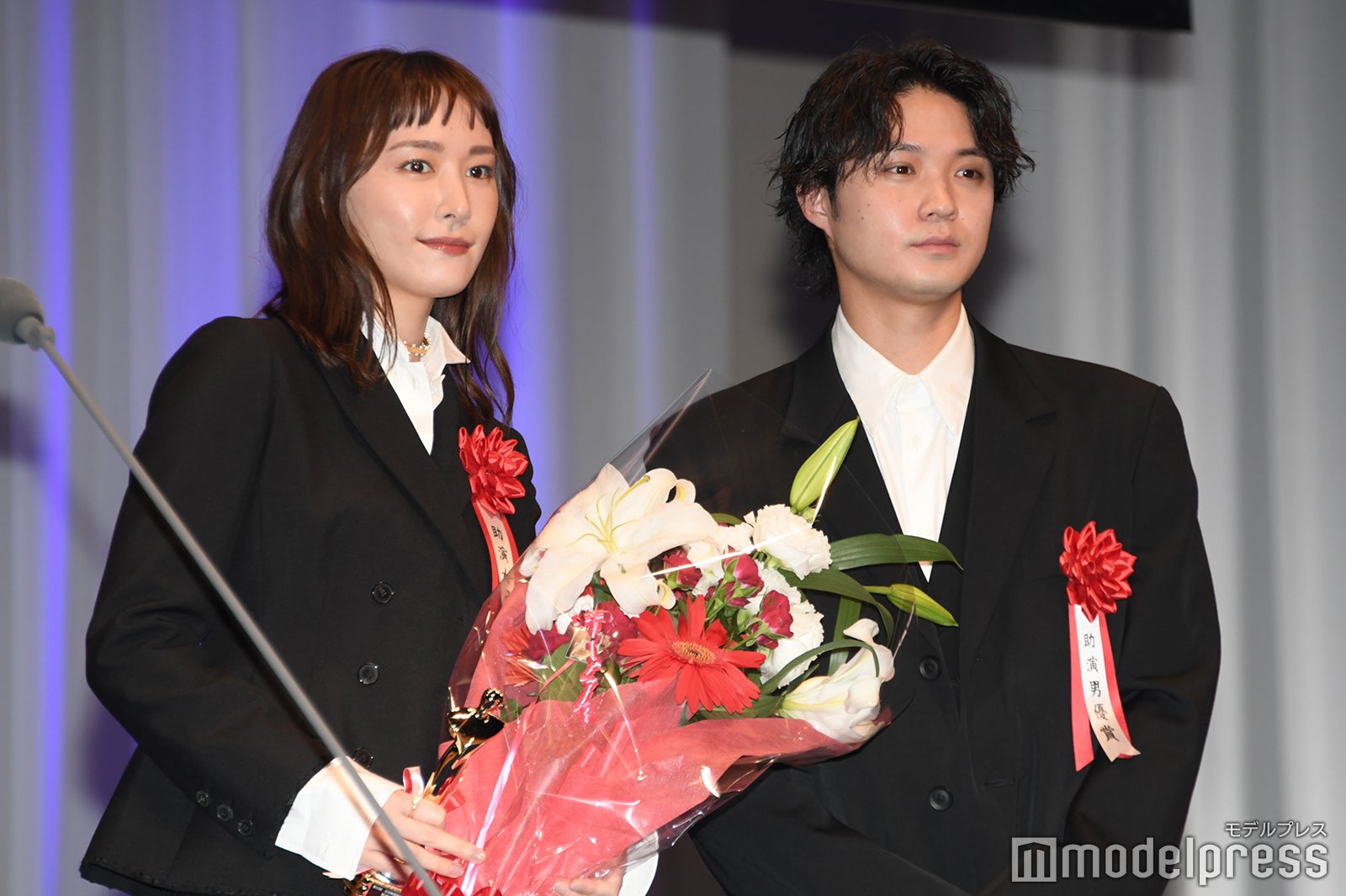 新垣結衣、磯村勇斗（C）モデルプレス