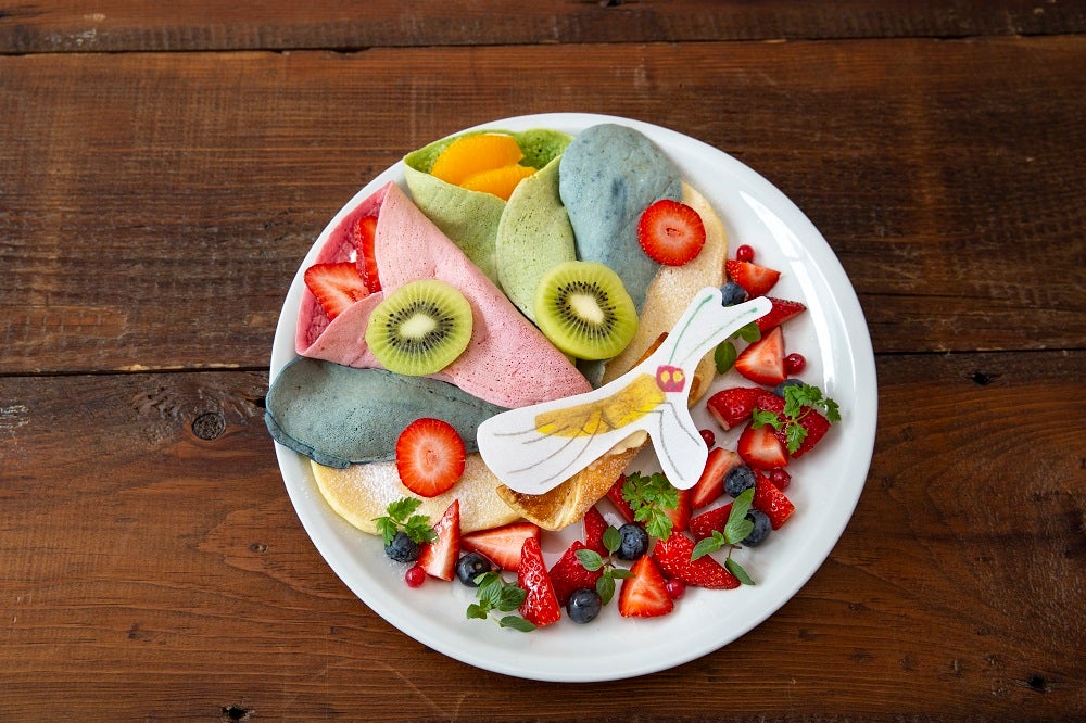 フルーツとベリーのちょうちょのパンケーキ ¥1,600／画像提供：：フレーバーワークス