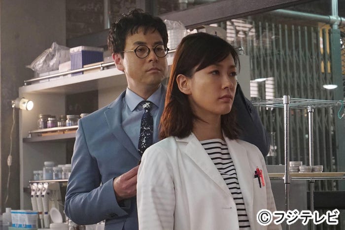 鈴木浩介、水川あさみ/『人は見た目が100パーセント』第5話より(画像提供:フジテレビ)