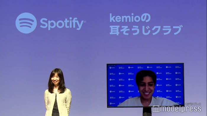 (右)kemio/オンライン会見の様子(C)モデルプレス