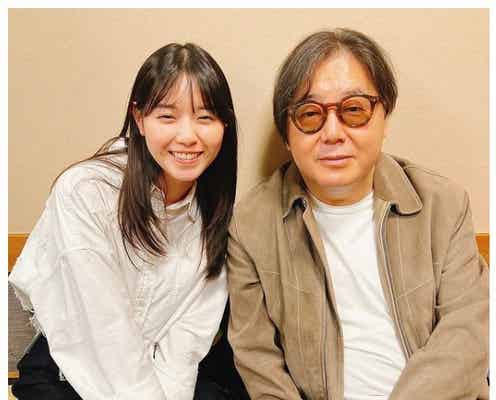 西野七瀬、秋元康氏と肩寄せ合う 貴重な2ショットに反響