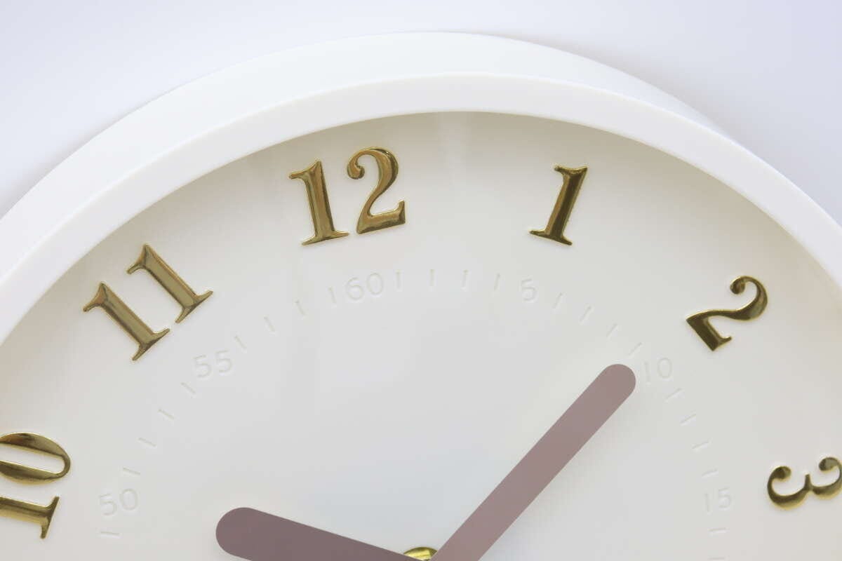 ダイソー掛け時計25cmゴールド