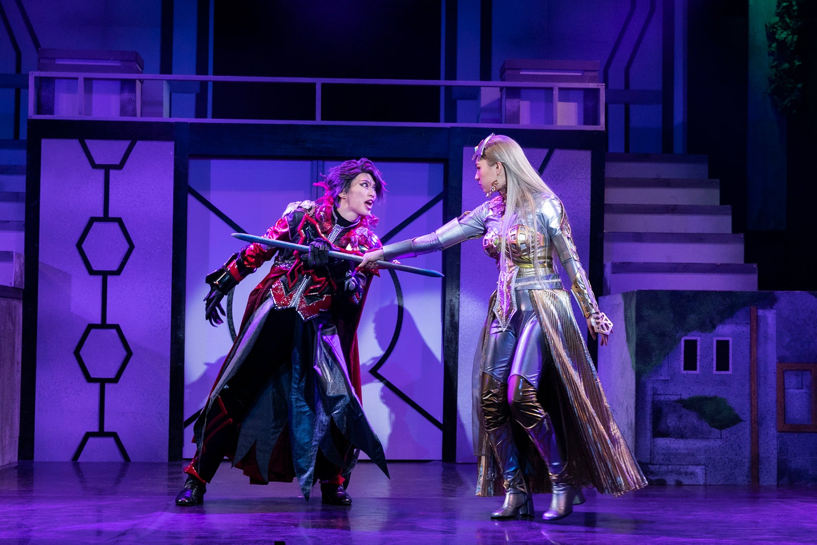 石渡真修、相楽伊織（C）円谷プロ（C）DHL製作委員会