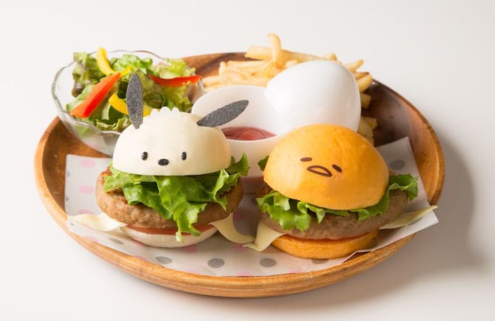 ぐでたまとポチャッコの仲良しハンバーガー　1,250円／税抜き（C）1989, 2013, 2018 SANRIO CO., LTD. APPROVAL NO.S591571