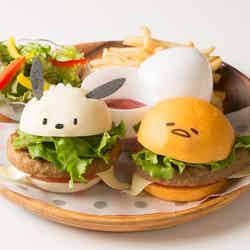 ぐでたまとポチャッコの仲良しハンバーガー 1,250円/税抜き(C)1989, 2013, 2018 SANRIO CO., LTD. APPROVAL NO.S591571
