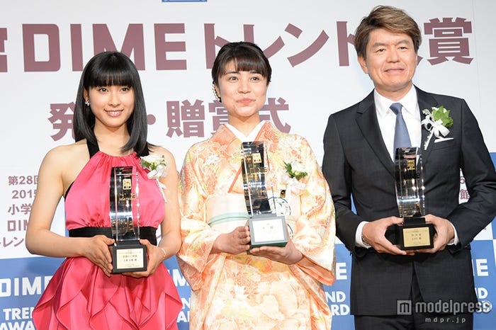 (左から)土屋太鳳(話題の人物賞)、VISIT JAPAN大使・山崎まゆみ氏(大賞)、ヒロミ(特別賞)