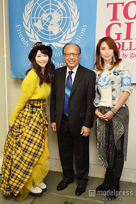 左から：香里奈、アンワルル K．チャウドリー氏、小松田有理さん