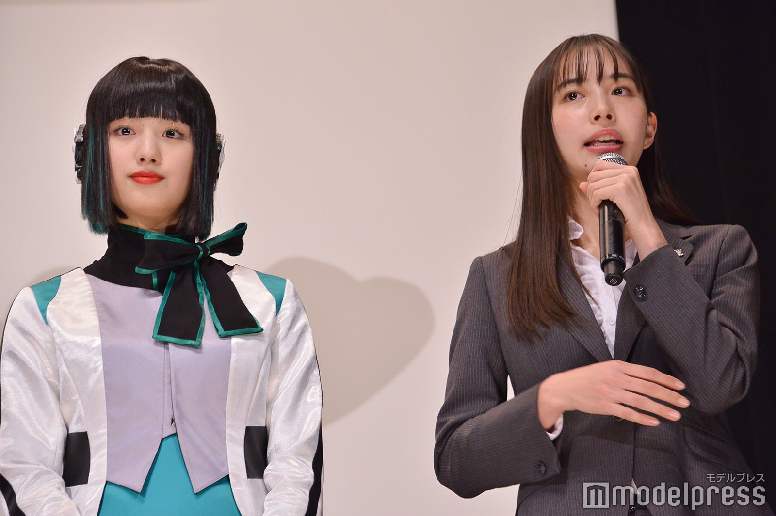 鶴嶋乃愛、井桁弘恵 （C）モデルプレス