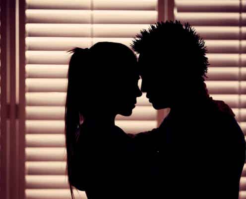 不倫をやめられない女性の特徴5選! 深刻なリスクと脱出へのステップ