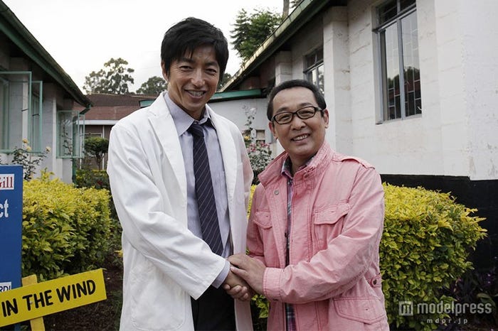 大沢たかおとさだまさし(C)2015「風に立つライオン」製作委員会