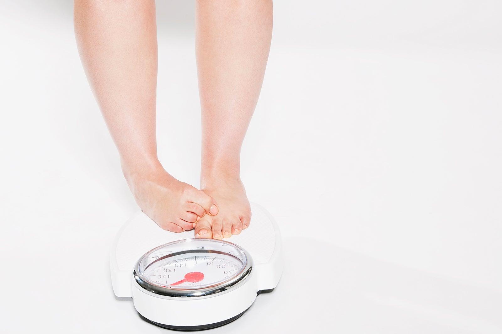 何で体重は簡単に増えるの…（Photo by Westend61／gettyimages）