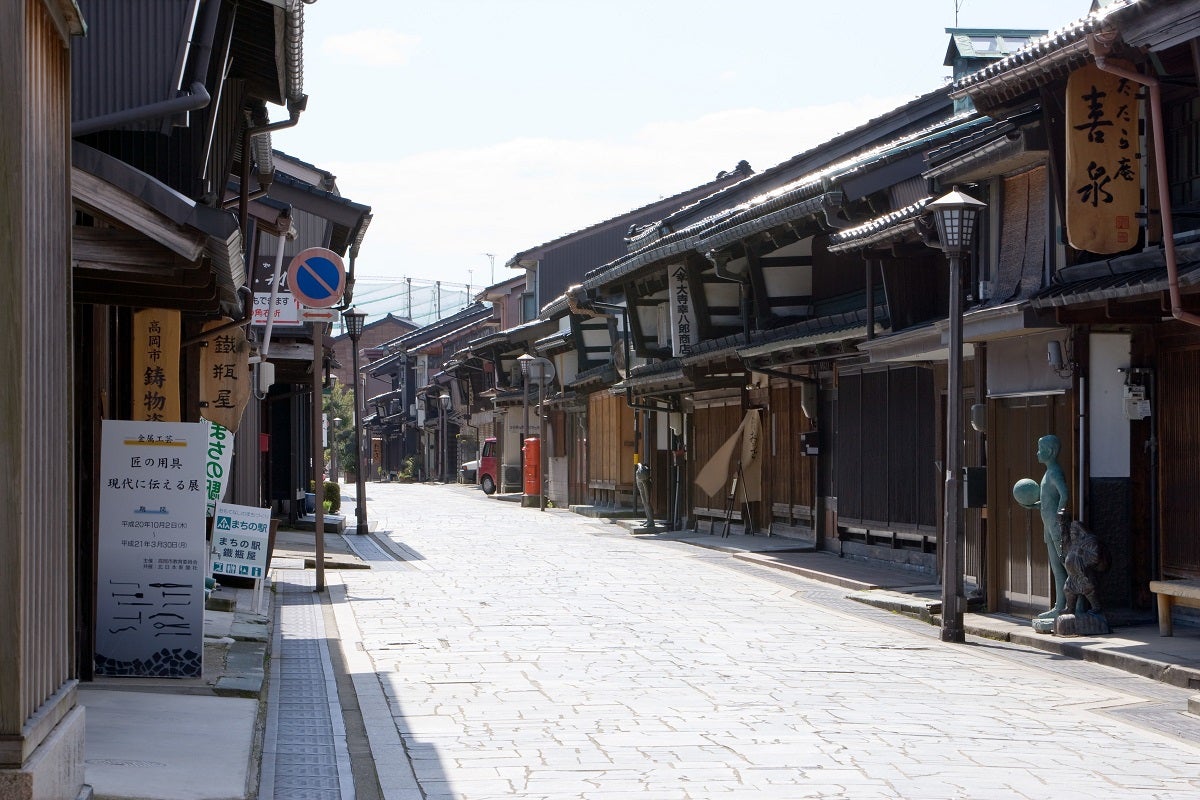 国の重要伝統的建造物群保存地区に選定されている金屋町の町並み／提供画像