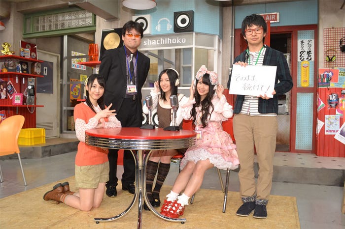 左から:松井玲奈、佐藤二朗、松井珠理奈、高柳明音、若林正恭