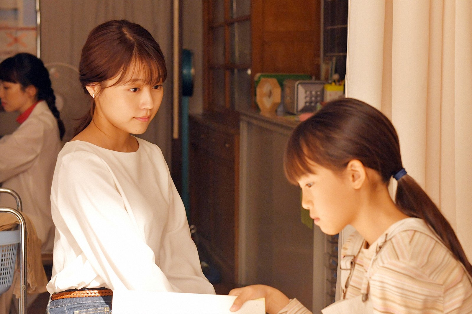 有村架純、石田凛音／「中学聖日記」第7話より（C）TBS