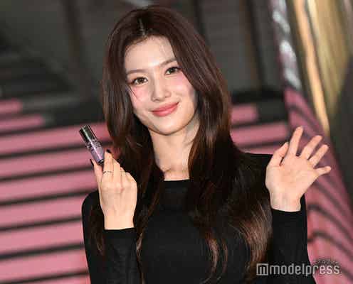 TWICEサナ、ステージで“メイクアップ”  理想のリップメイク明かす「長時間つけていることが多いので…」