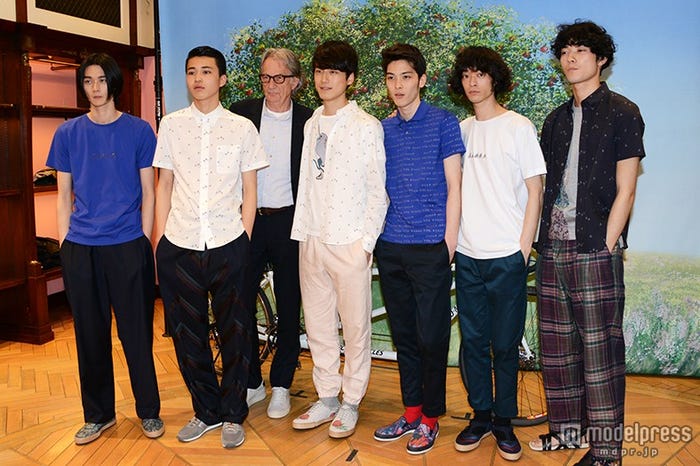 (左より)栁俊太郎、中田圭祐、ポール・スミス氏、坂口健太郎、守屋光治、兒玉太智、清原翔