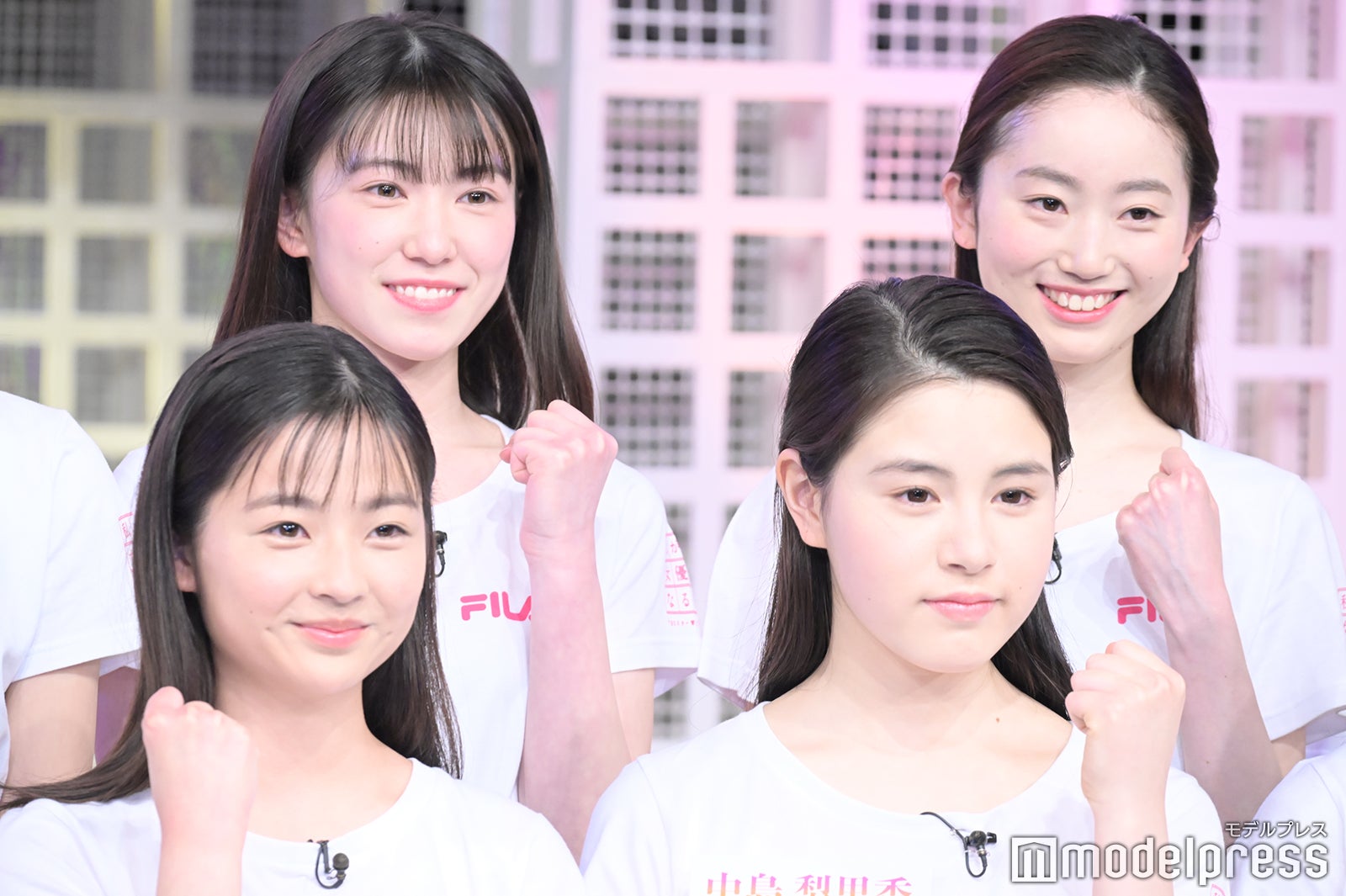 （前列左から）大平くるみ、中島梨里香（後列左から）大河原花菜、奥遥歌 （C）モデルプレス