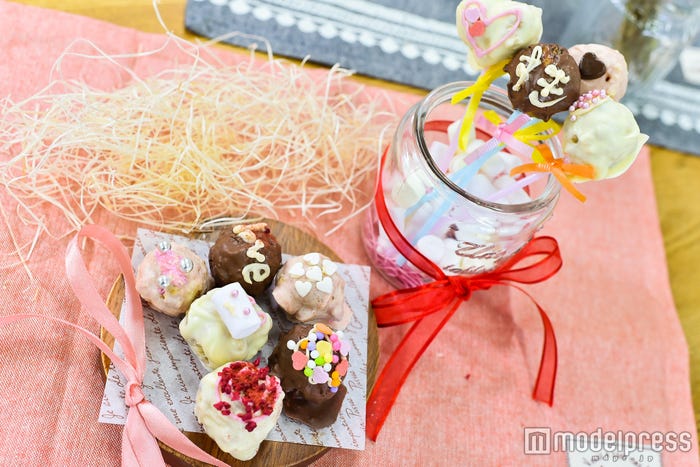 渡辺美優紀の手作りケーキポップが完成!(C)モデルプレス